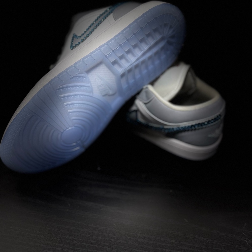 Custom Swarovski Air Jordan 1 Low - Picture 4 of 7
